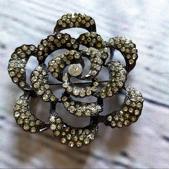 Vintage Floral Brooch Pin - Picture 2 of 10